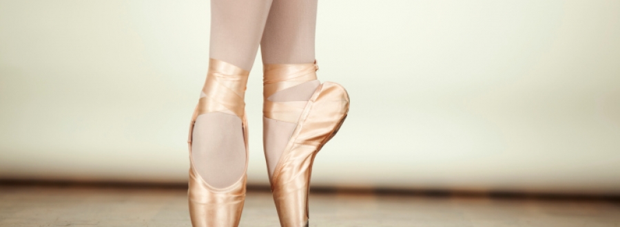 A ballet dancer's feet on pointe